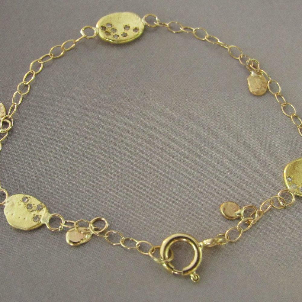 Gold diamonds bracelet.